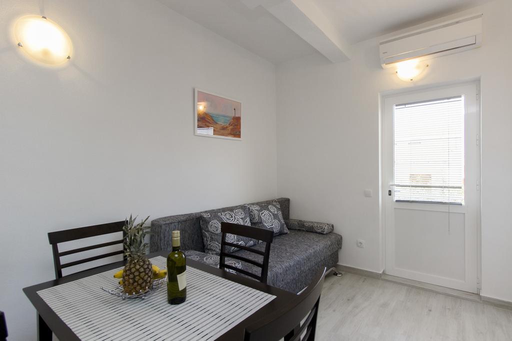 Apartments Zoran Pirovac Kültér fotó