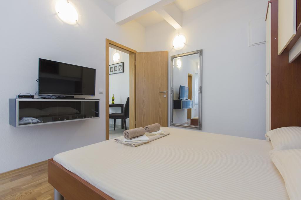 Apartments Zoran Pirovac Kültér fotó